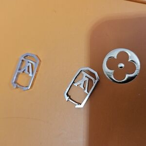 18k AU750 Gold Earrings